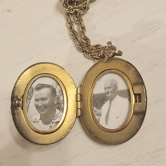 Vintage Locket Gold Tone Jade Glass Pendant On Rope Necklace - Picture 8 of 15